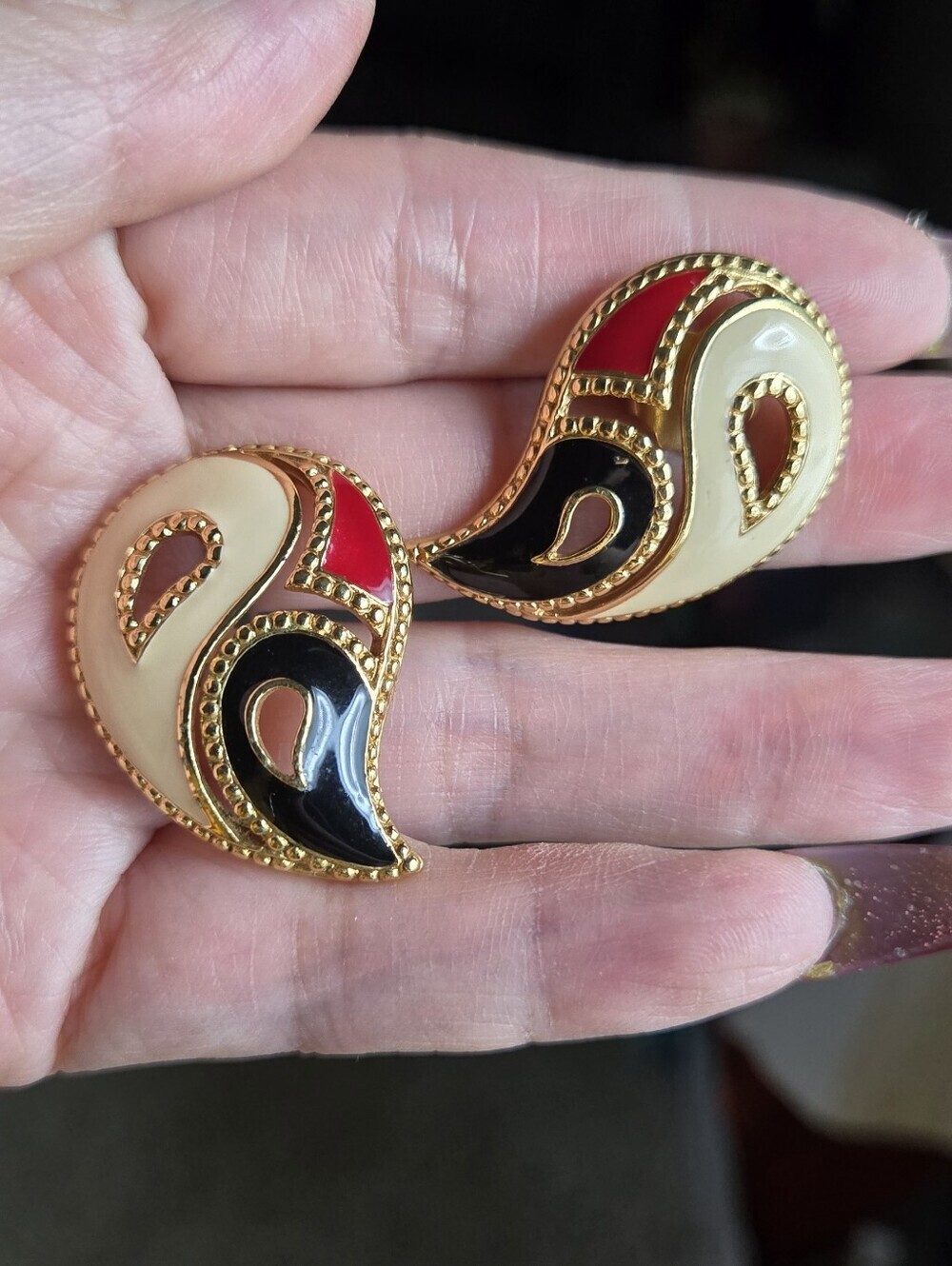 Avon Gold-Tone Paisley Post Earrings with Cream, Black & Red Enamel